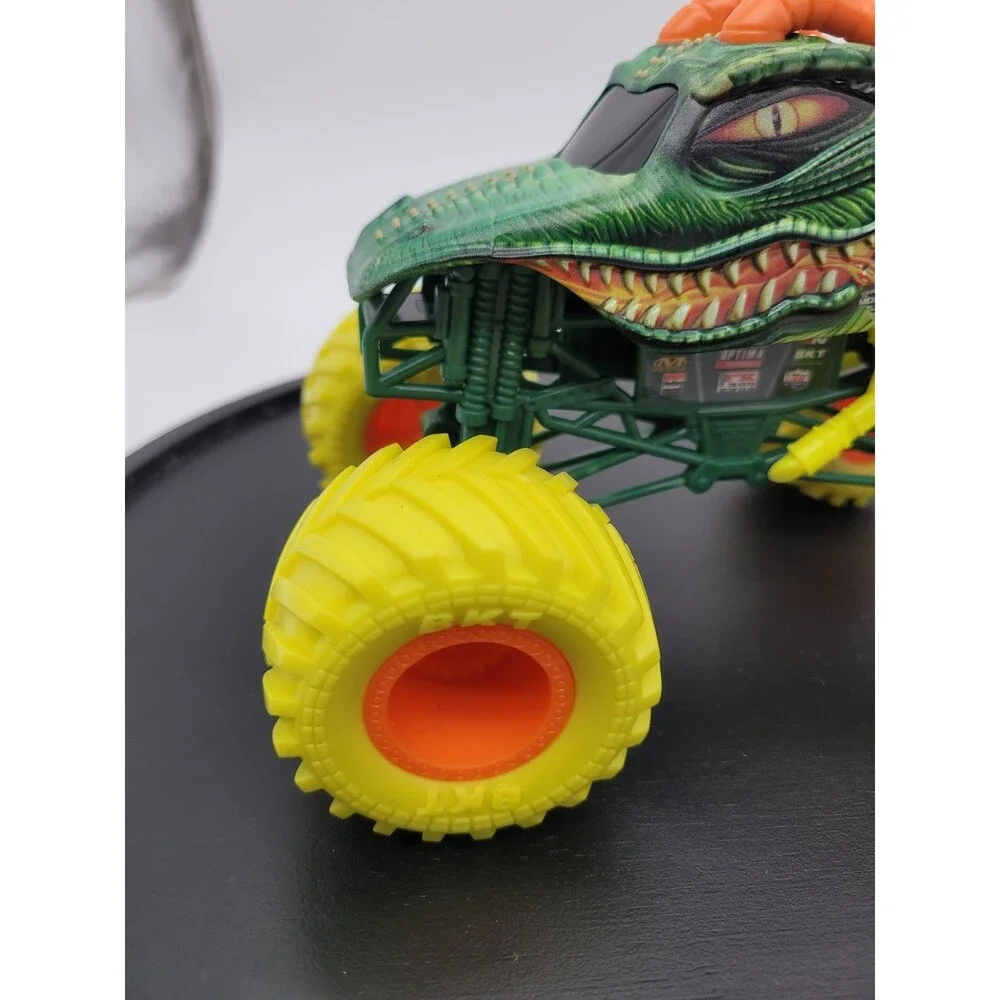 Monster Jam Truck DRAGON  Yellow Tires 2023 The BIG ONE Spin Master 7